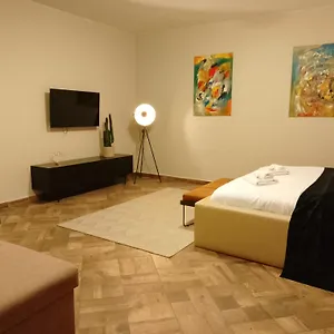 Euro Křenová 75 Apartamento